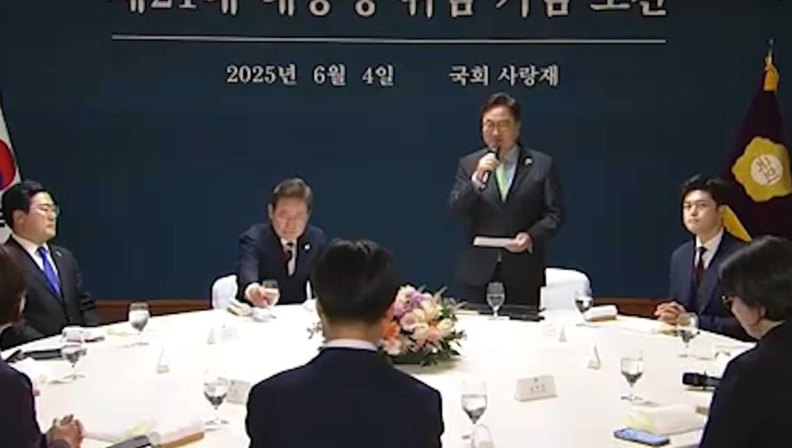 蓝月亮二四六天天彩今晚,被行李箱砸中致早产孕妇发声,典故解疑_高级版V4.28